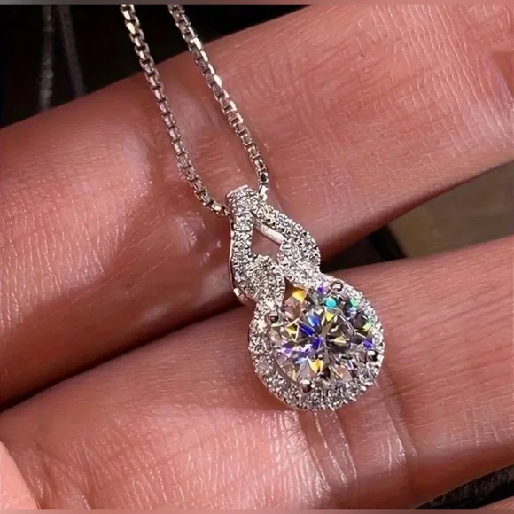 Elegant 3 Carat Moissanite Pendant Necklace - Picture 4 of 6